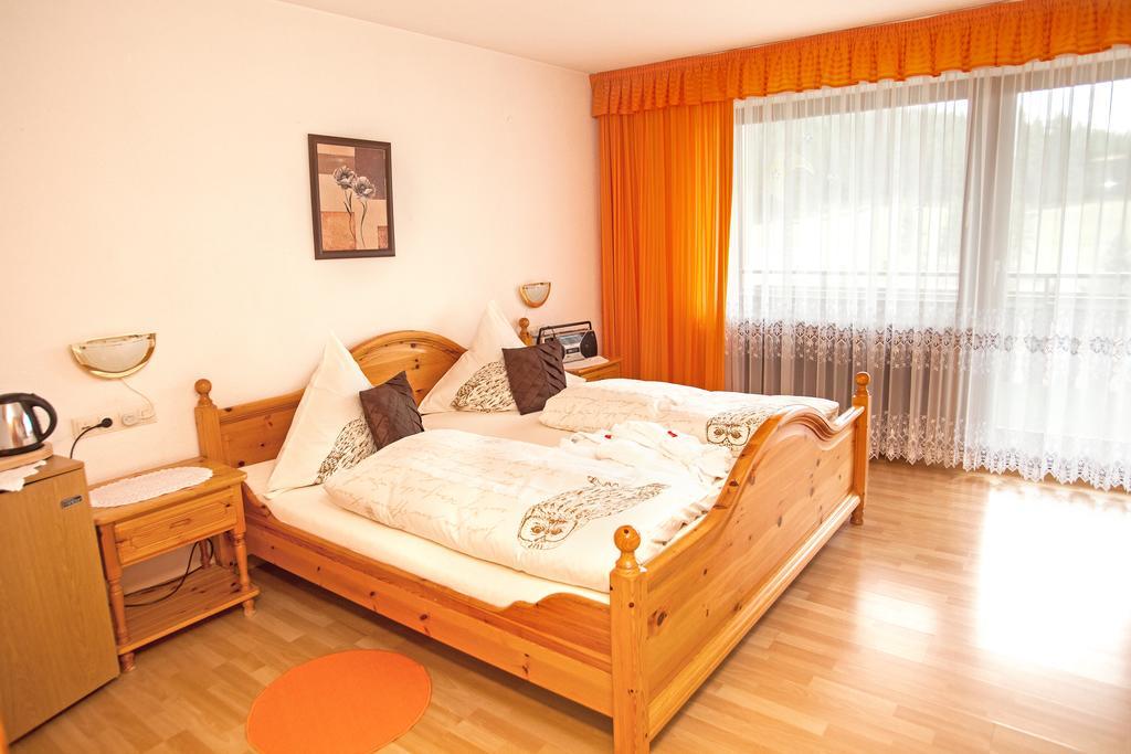 Auerhahn Bed And Breakfast - Black Forest - Waldhotel Eisenbach  Ruang foto